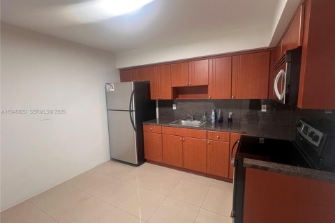 House in Dania Beach, Florida 2 bedrooms, 211.63 sq.m. № 2003060 - photo 3