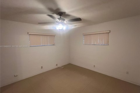 House in Dania Beach, Florida 2 bedrooms, 211.63 sq.m. № 2003060 - photo 13