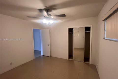House in Dania Beach, Florida 2 bedrooms, 211.63 sq.m. № 2003060 - photo 12