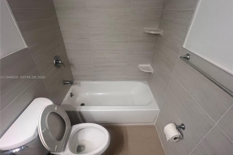 House in Dania Beach, Florida 2 bedrooms, 211.63 sq.m. № 2003060 - photo 6