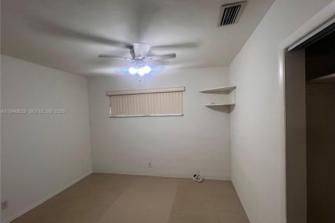 House in Dania Beach, Florida 2 bedrooms, 211.63 sq.m. № 2003060 - photo 11