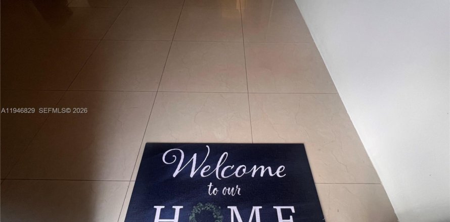 House in Dania Beach, Florida 2 bedrooms, 211.63 sq.m. № 2003060