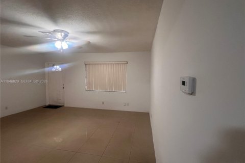 House in Dania Beach, Florida 2 bedrooms, 211.63 sq.m. № 2003060 - photo 7