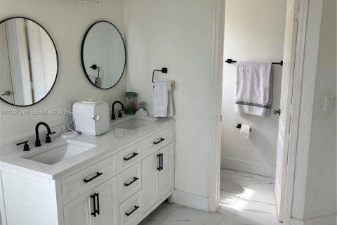 Купить виллу или дом в Майами, Флорида 4 спальни, 204.94м2, № 1996513 - фото 22