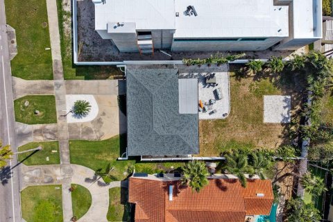 House in Saint Petersburg, Florida 2 bedrooms, 102.01 sq.m. № 1525439 - photo 5