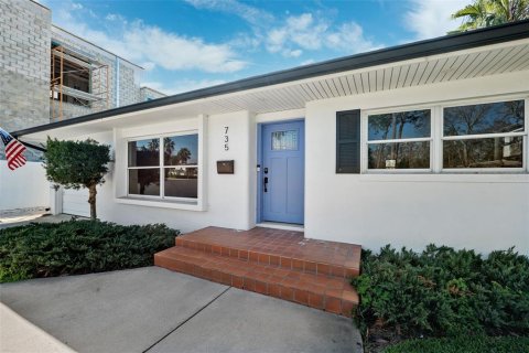 House in Saint Petersburg, Florida 2 bedrooms, 102.01 sq.m. № 1525439 - photo 4