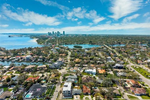 House in Saint Petersburg, Florida 2 bedrooms, 102.01 sq.m. № 1525439 - photo 18