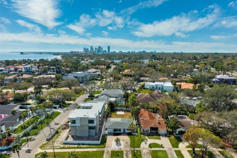House in Saint Petersburg, Florida 2 bedrooms, 102.01 sq.m. № 1525439 - photo 20