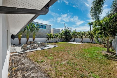 House in Saint Petersburg, Florida 2 bedrooms, 102.01 sq.m. № 1525439 - photo 9