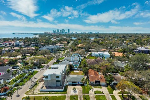House in Saint Petersburg, Florida 2 bedrooms, 102.01 sq.m. № 1525439 - photo 21