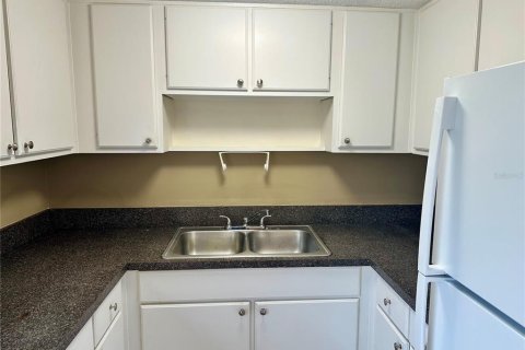 Townhouse in South Daytona, Florida 2 bedrooms, 89.19 sq.m. № 1848467 - photo 7