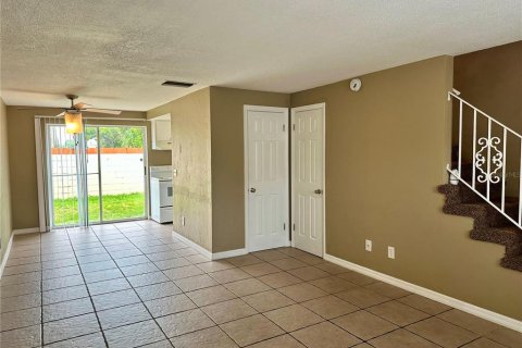 Townhouse in South Daytona, Florida 2 bedrooms, 89.19 sq.m. № 1848467 - photo 3
