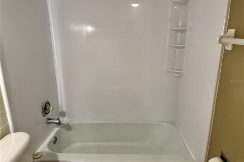 Townhouse in South Daytona, Florida 2 bedrooms, 89.19 sq.m. № 1848467 - photo 12