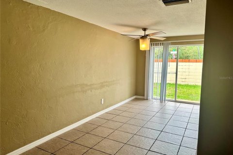Townhouse in South Daytona, Florida 2 bedrooms, 89.19 sq.m. № 1848467 - photo 4