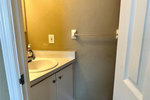 Townhouse in South Daytona, Florida 2 bedrooms, 89.19 sq.m. № 1848467 - photo 6