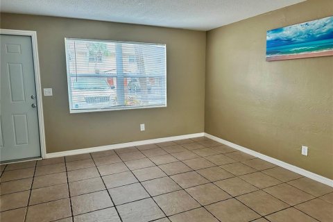 Townhouse in South Daytona, Florida 2 bedrooms, 89.19 sq.m. № 1848467 - photo 2