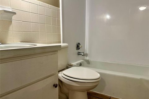 Townhouse in South Daytona, Florida 2 bedrooms, 89.19 sq.m. № 1848467 - photo 13