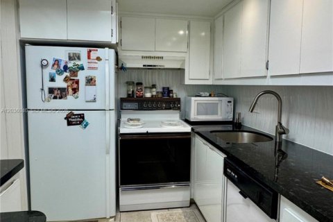 Condo in Aventura, Florida, 2 bedrooms № 2169991