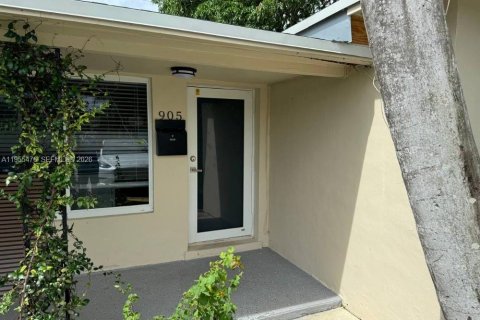 House in Hallandale Beach, Florida 2 bedrooms, 97.55 sq.m. № 2009727 - photo 2