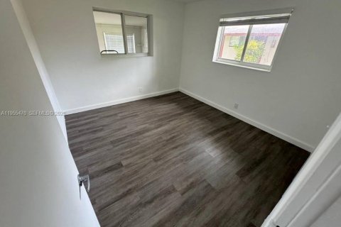 House in Hallandale Beach, Florida 2 bedrooms, 97.55 sq.m. № 2009727 - photo 9