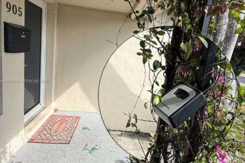 House in Hallandale Beach, Florida 2 bedrooms, 97.55 sq.m. № 2009727 - photo 15