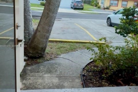 House in Hallandale Beach, Florida 2 bedrooms, 97.55 sq.m. № 2009727 - photo 5