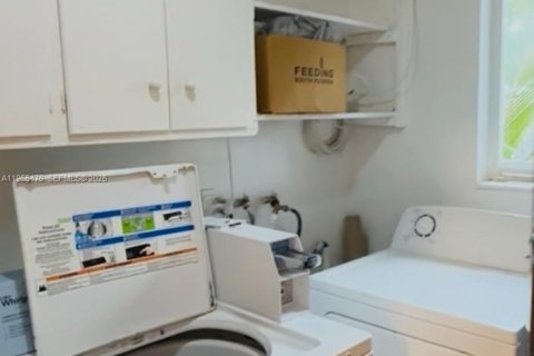 House in Hallandale Beach, Florida 2 bedrooms, 97.55 sq.m. № 2009727 - photo 10