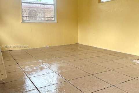 House in Hallandale Beach, Florida 2 bedrooms, 97.55 sq.m. № 2009727 - photo 11