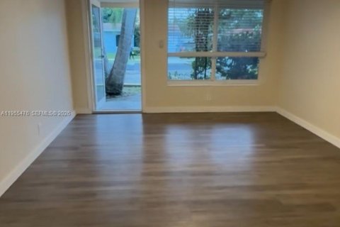 House in Hallandale Beach, Florida 2 bedrooms, 97.55 sq.m. № 2009727 - photo 4