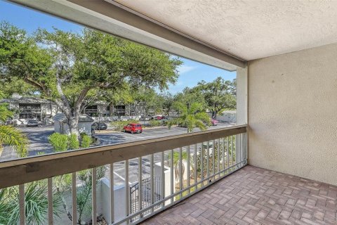 Condo in Sarasota, Florida, 2 bedrooms  № 2368746 - photo 6