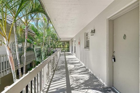Condo in Sarasota, Florida, 2 bedrooms  № 2368746 - photo 4