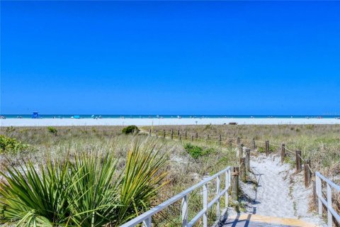 Condo in Sarasota, Florida, 2 bedrooms  № 2368746 - photo 27