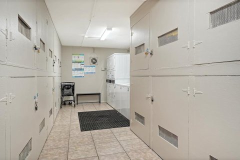 Condo in Sarasota, Florida, 2 bedrooms  № 2368746 - photo 21