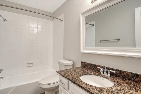 Condo in Sarasota, Florida, 2 bedrooms  № 2368746 - photo 18