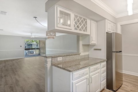 Condo in Sarasota, Florida, 2 bedrooms  № 2368746 - photo 10