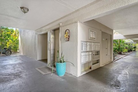 Condo in Sarasota, Florida, 2 bedrooms  № 2368746 - photo 22