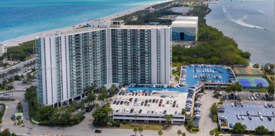 Condominio en Sunny Isles Beach, Florida, 2 dormitorios № 1887904