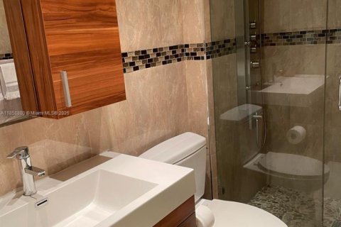 Condominio en venta en Sunny Isles Beach, Florida, 2 dormitorios, 123.65 m2 № 1887904 - foto 11