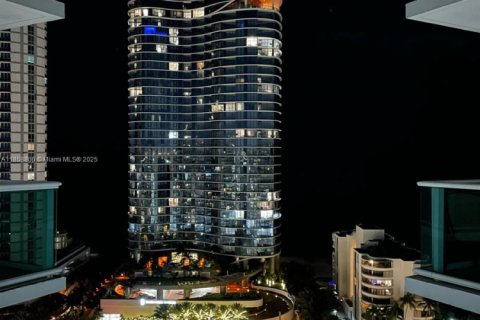 Condominio en venta en Sunny Isles Beach, Florida, 2 dormitorios, 123.65 m2 № 1887904 - foto 16