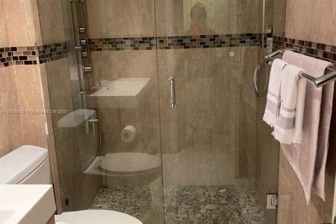 Condominio en venta en Sunny Isles Beach, Florida, 2 dormitorios, 123.65 m2 № 1887904 - foto 10