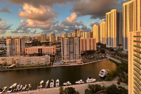 Condominio en venta en Sunny Isles Beach, Florida, 2 dormitorios, 123.65 m2 № 1887904 - foto 14