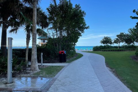 Condominio en venta en Sunny Isles Beach, Florida, 2 dormitorios, 123.65 m2 № 1887904 - foto 13