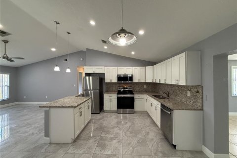 Casa en alquiler en Kissimmee, Florida, 3 dormitorios, 170.75 m2 № 1803303 - foto 6