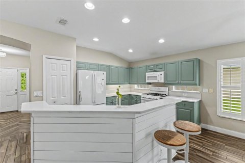 House in DeLand, Florida 3 bedrooms, 173.54 sq.m. № 2350317 - photo 15