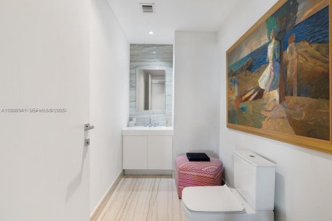 Condo in Miami Beach, Florida, 2 bedrooms  № 1994613 - photo 8