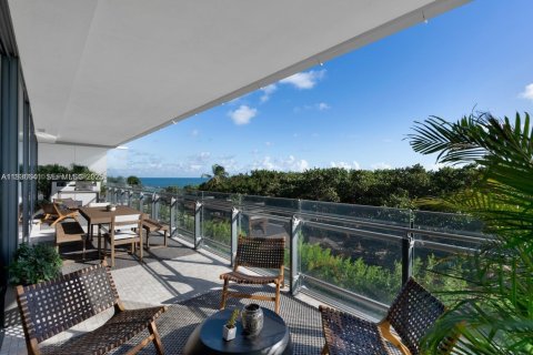 Condo in Miami Beach, Florida, 2 bedrooms  № 1994613 - photo 1