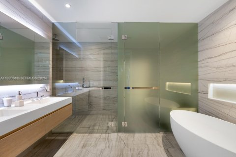 Condo in Miami Beach, Florida, 2 bedrooms  № 1994613 - photo 13