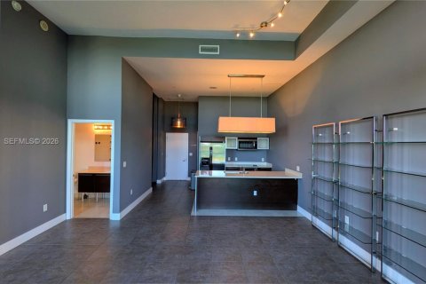 Кондоминиум с 1 спальней в Майами, Флорида № 2010823