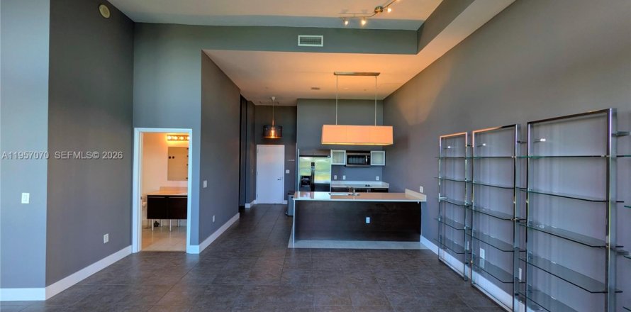 Кондоминиум с 1 спальней в Майами, Флорида № 2010823