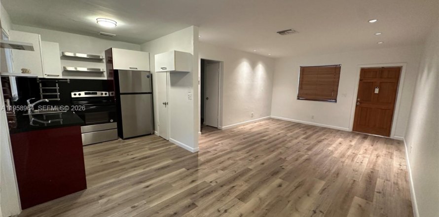 Apartment in Hollywood, Florida 2 bedrooms, 75.72 sq.m. № 2021090